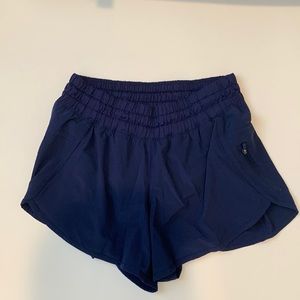 Lululemon Tracker Short 5” navy size 6